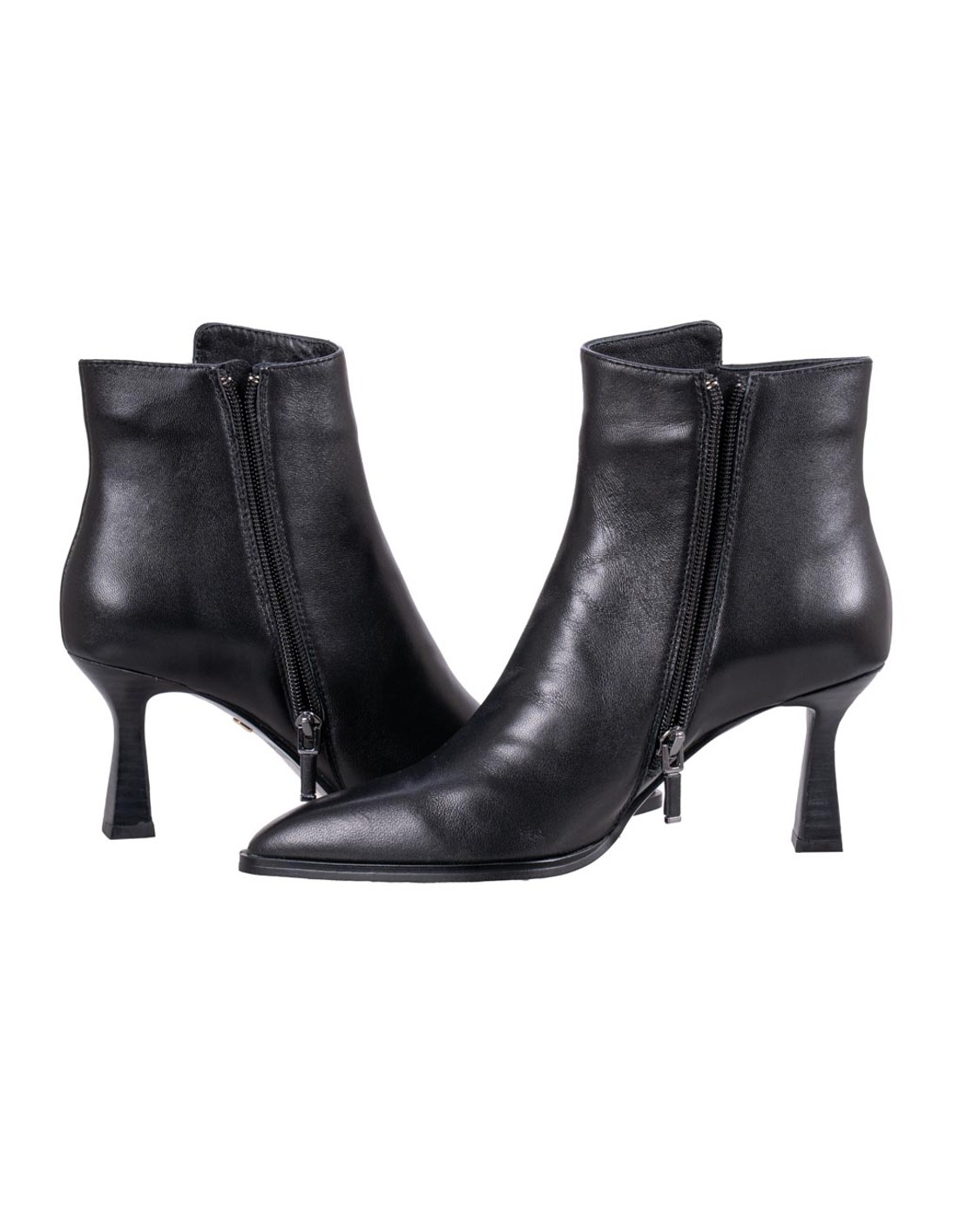 shop LOLACRUZ  Stivale: Lola Cruz stivaletti "Solenne" in pelle.
Modello Solenne Boots 75 con punta affusolata.
Gambale basso.
Tacco a spillo 7,5 cm.
Composizione: 100% Pelle.
Fabbricato in Spagna.. 023T14-N number 2480226